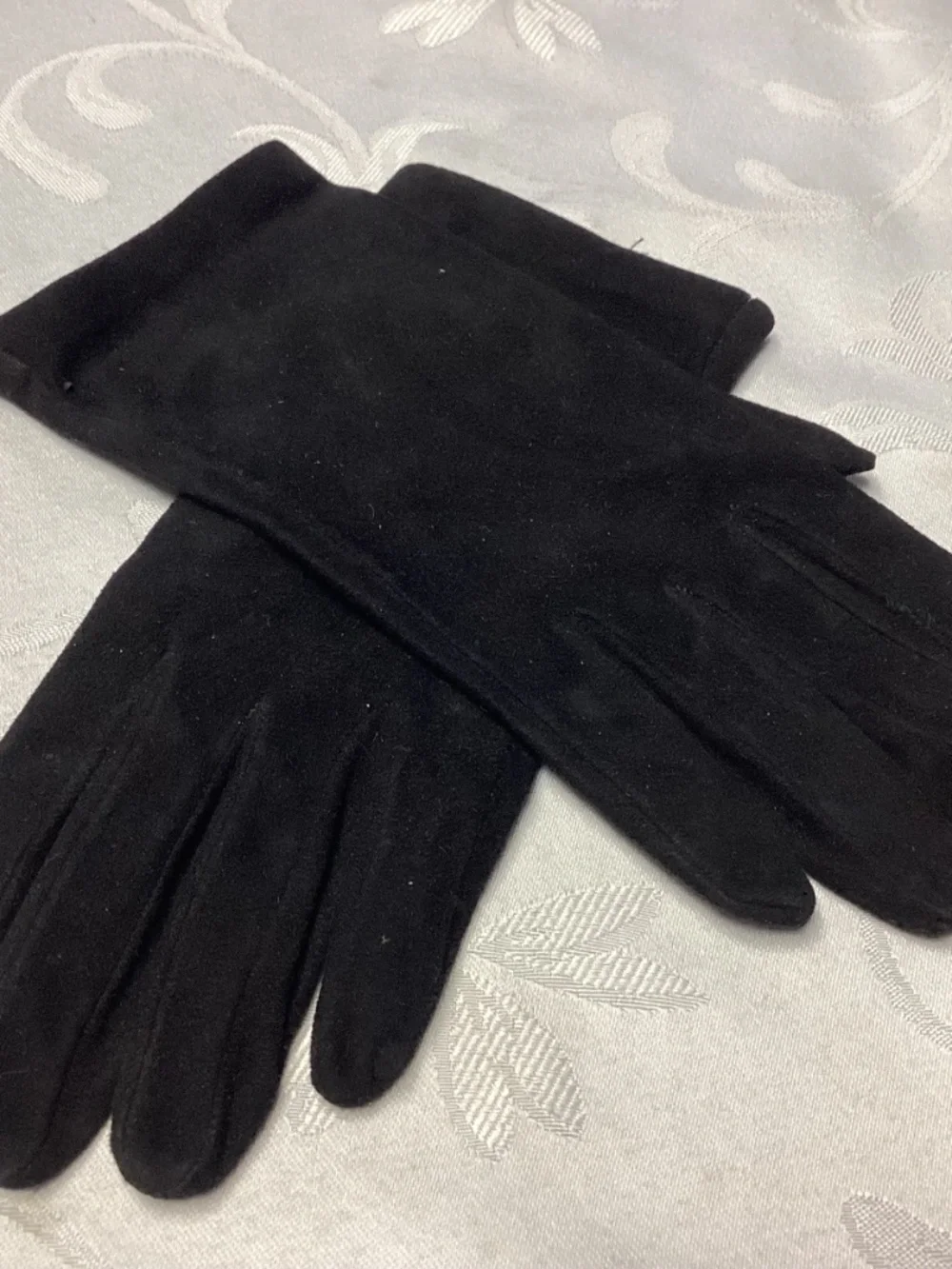LADIES VINTAGE GLOVES SUEDE SOFT FEEL. BLACK